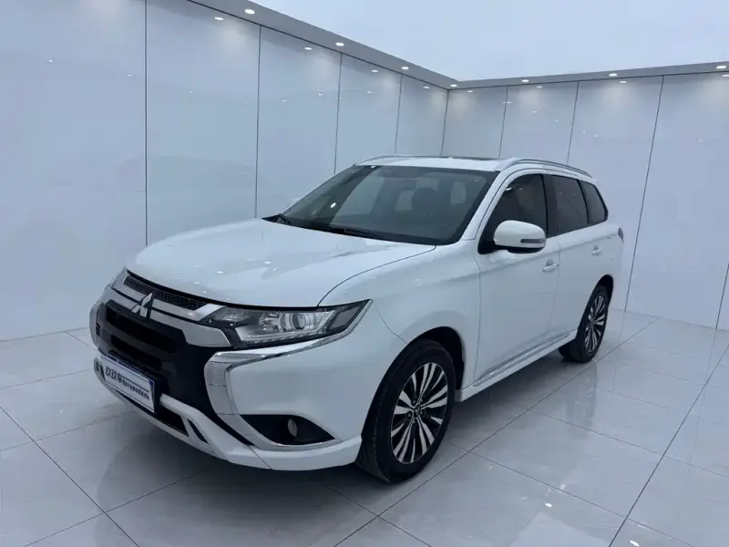 Mitsubishi Outlander, 2023