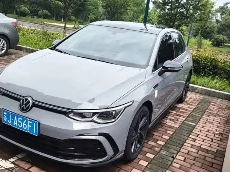 Volkswagen Golf, 2022