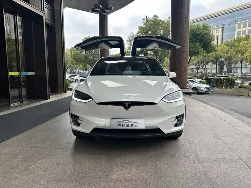 Tesla Model X, 2016