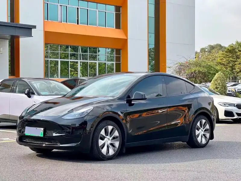 Tesla Model Y, 2022