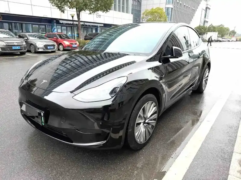Tesla Model Y, 2023