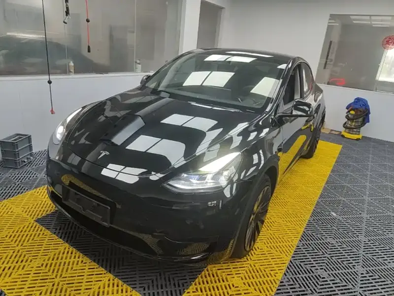 Tesla Model Y, 2024