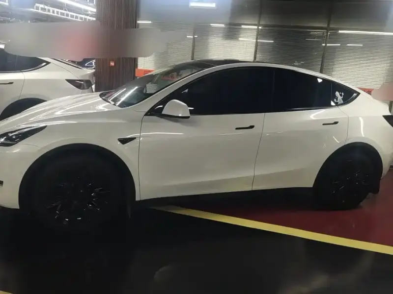 Tesla Model Y, 2023