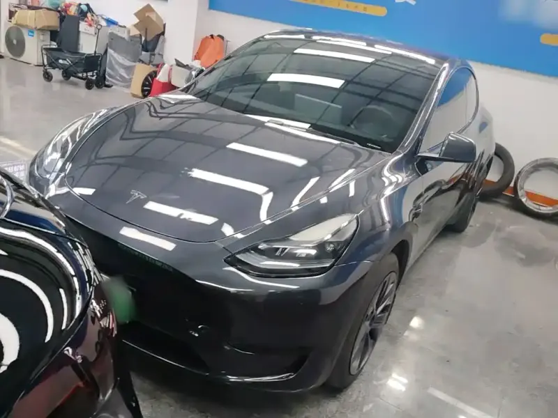 Tesla Model Y, 2024