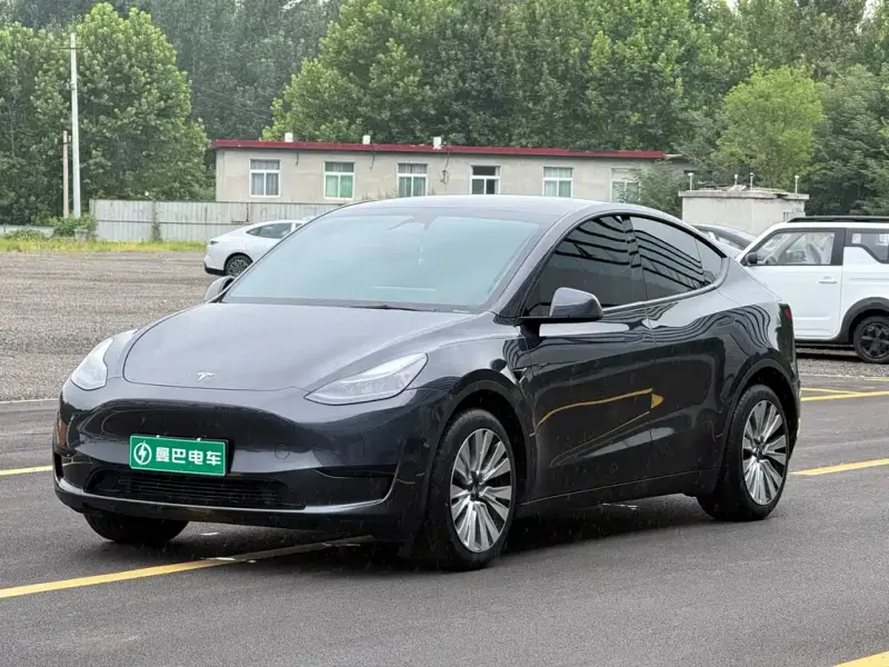 Tesla Model Y, 2024