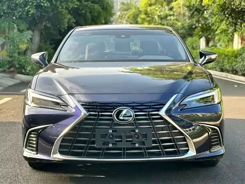 Lexus ES, 2025