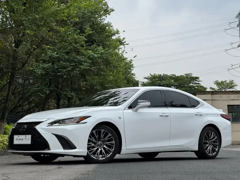 Lexus ES, 2021