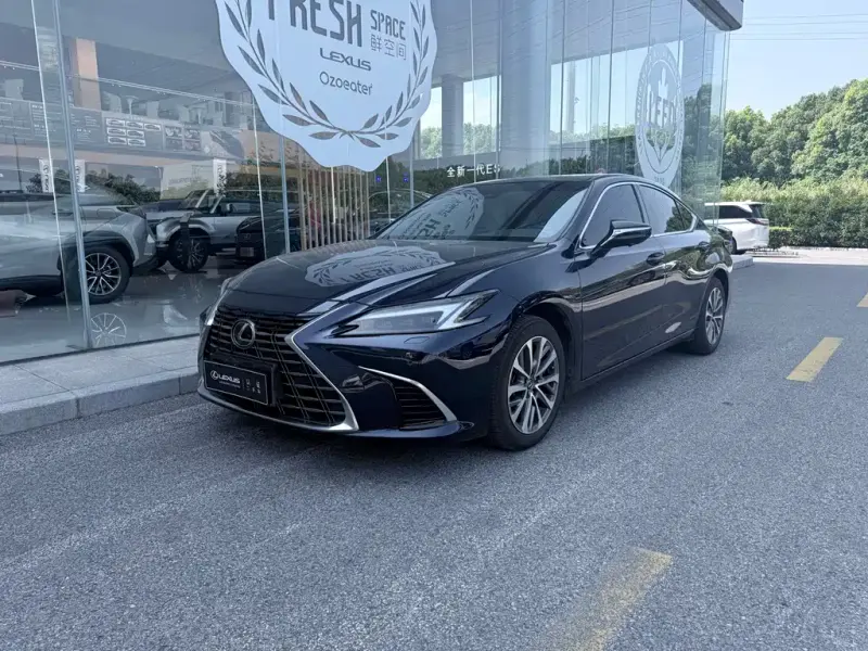 Lexus ES, 2024