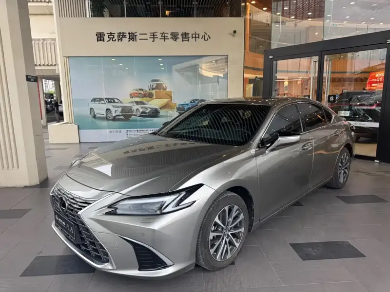 Lexus ES, 2025