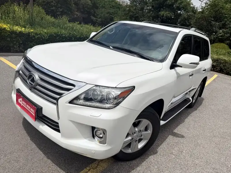Lexus LX, 2015