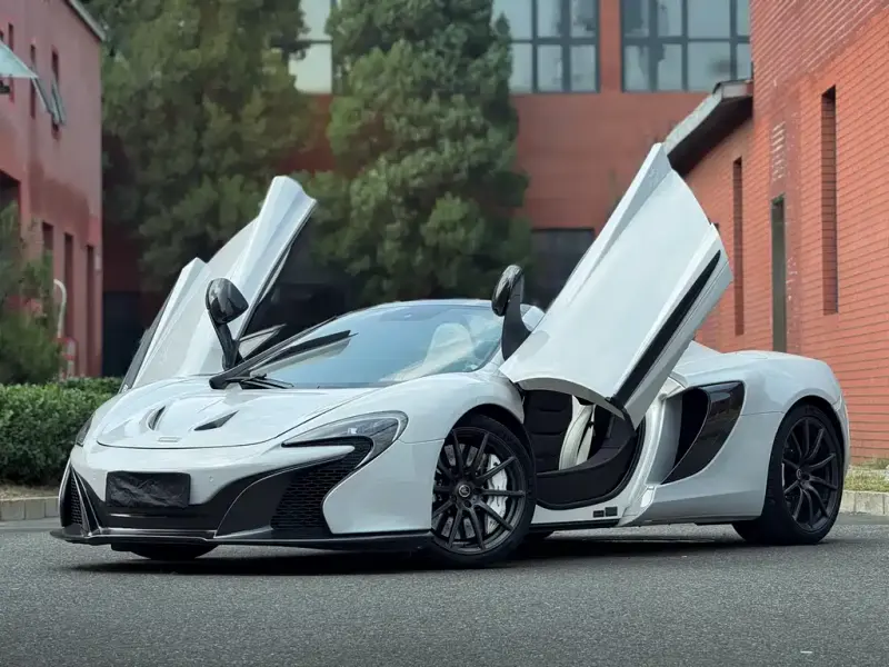McLaren 650S, 2015