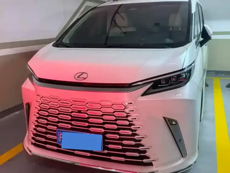 Lexus LM, 2024