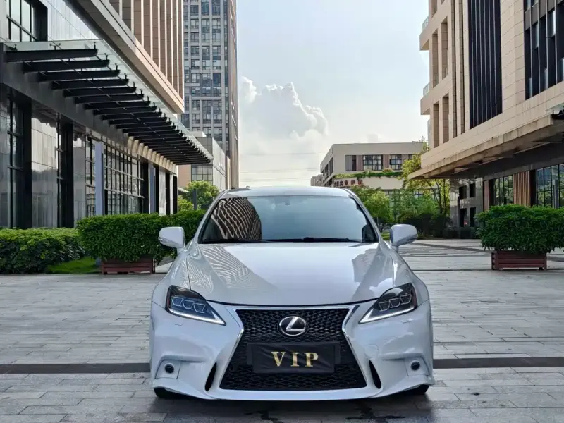 Lexus IS, 2010