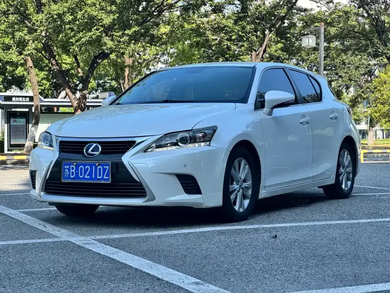 Lexus CT, 2014