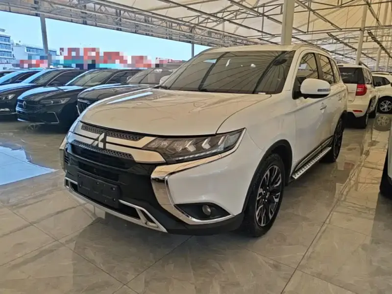 Mitsubishi Outlander, 2020