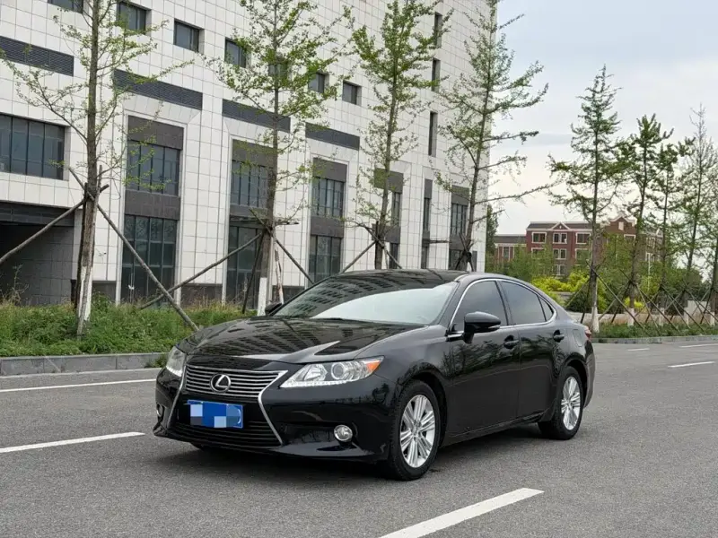 Lexus ES, 2013
