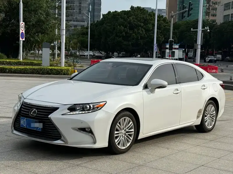 Lexus ES, 2016