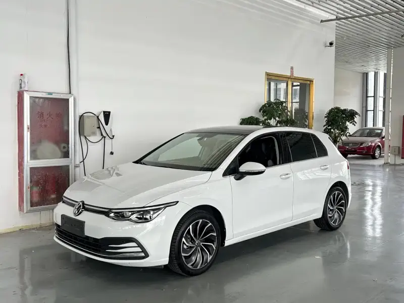 Volkswagen Golf, 2024