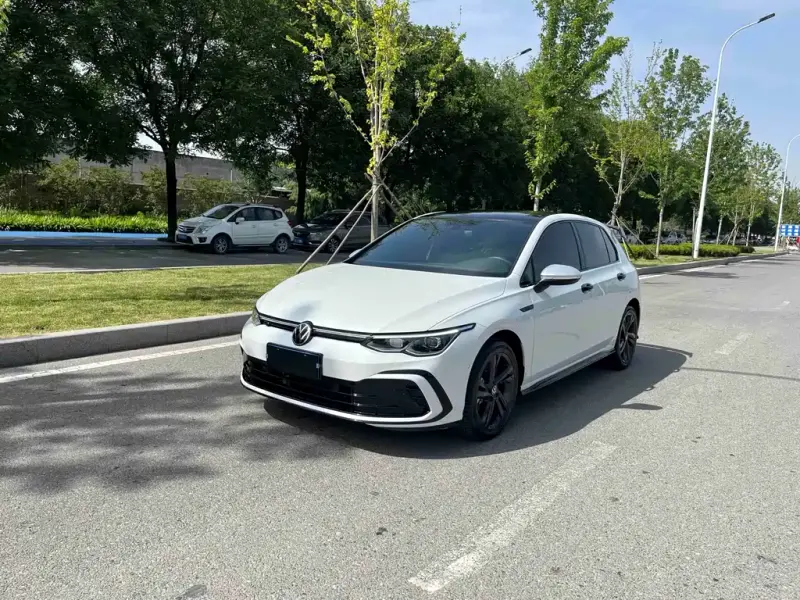 Volkswagen Golf, 2024
