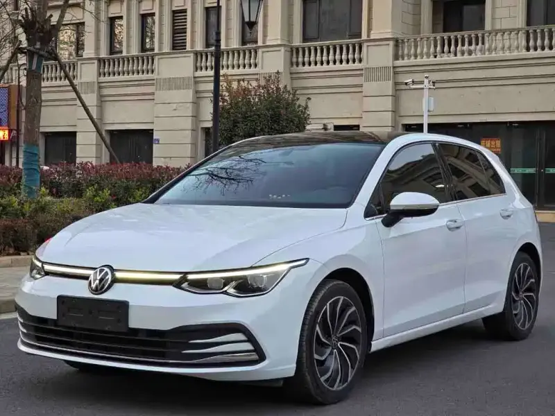 Volkswagen Golf, 2024