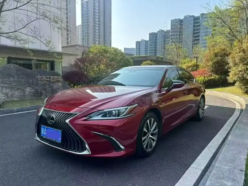 Lexus ES, 2018