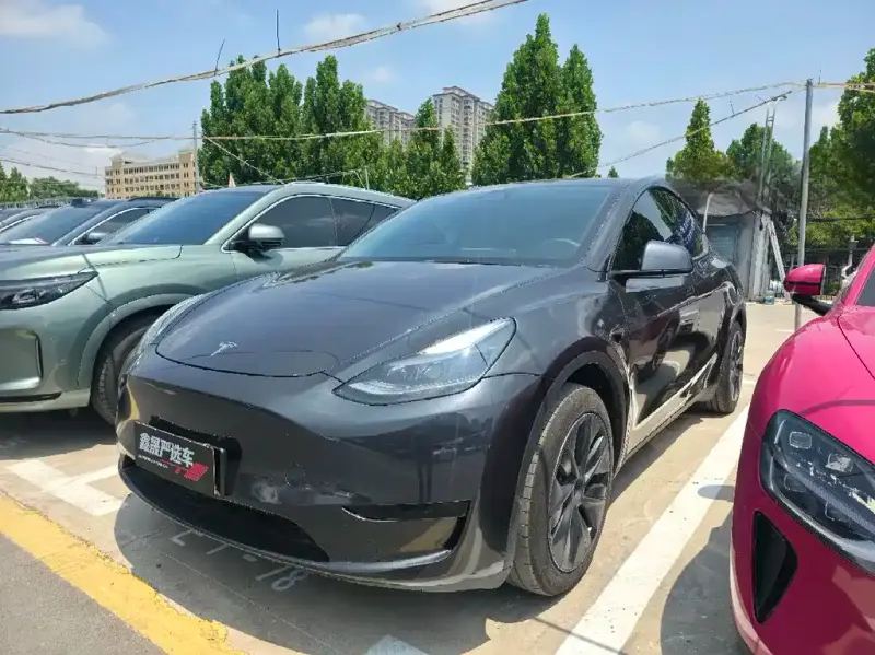 Tesla Model Y, 2024
