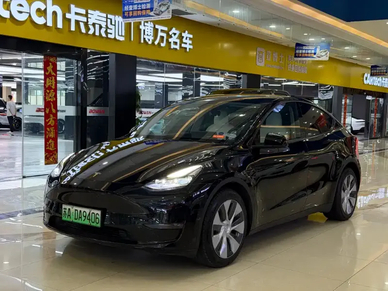 Tesla Model Y, 2022