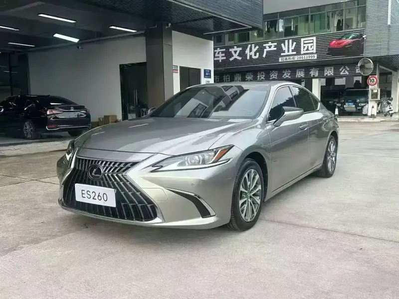 Lexus ES, 2022
