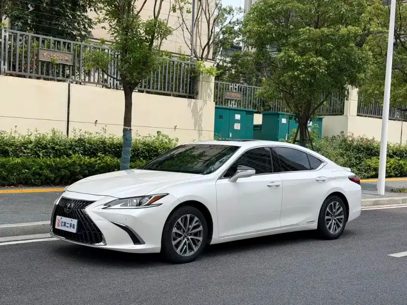 Lexus ES, 2022