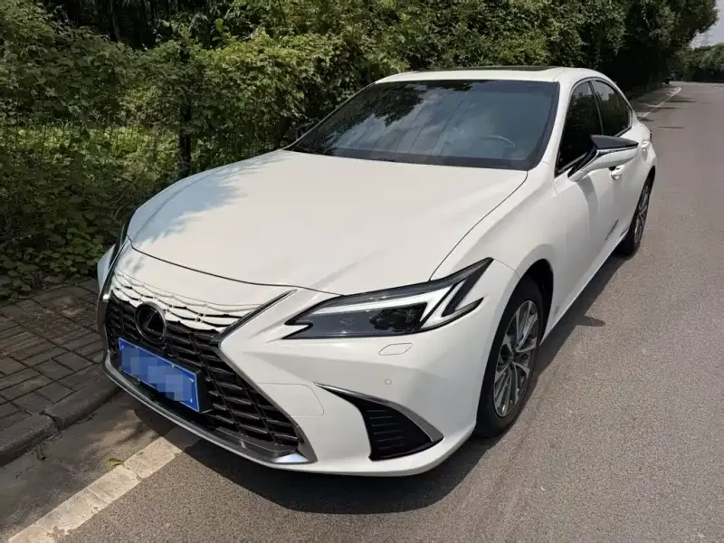 Lexus ES, 2026