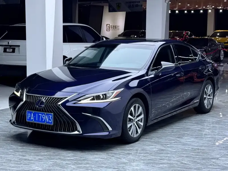 Lexus ES, 2021