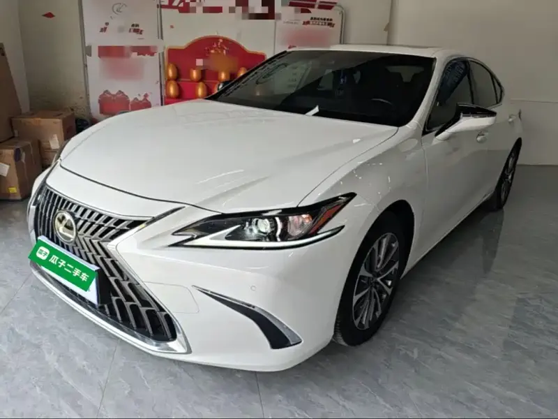 Lexus ES, 2023