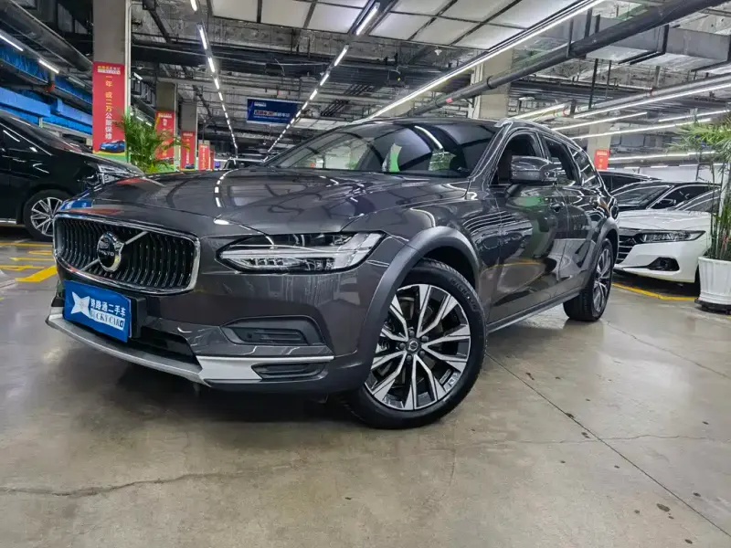 Volvo V90, 2025