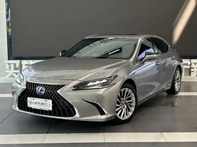 Lexus ES, 2022
