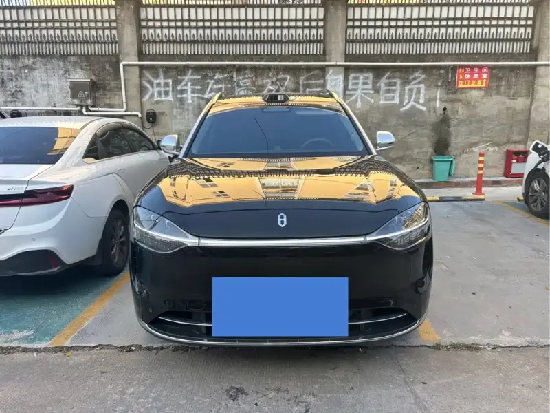 AITO M9, 2025