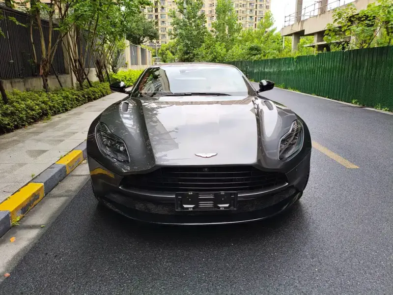 Aston Martin DB11, 2020