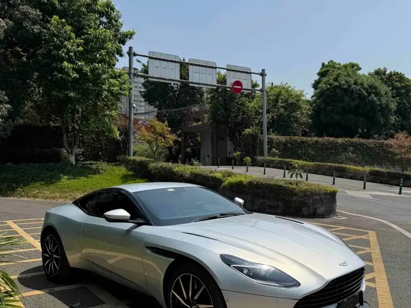 Aston Martin DB11, 2018