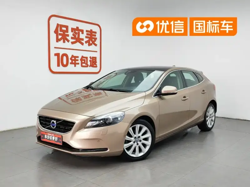 Volvo V40, 2015