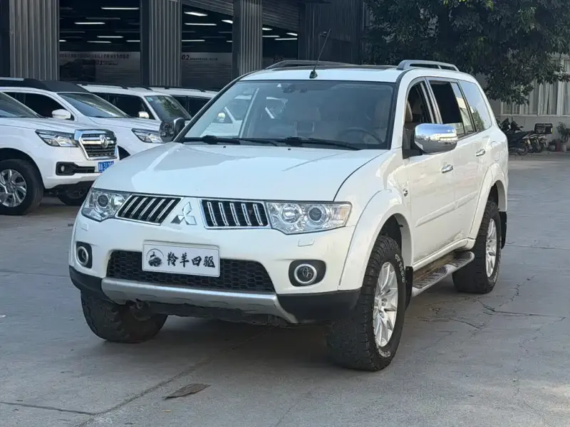 Mitsubishi Pajero Sport (Import), 2013