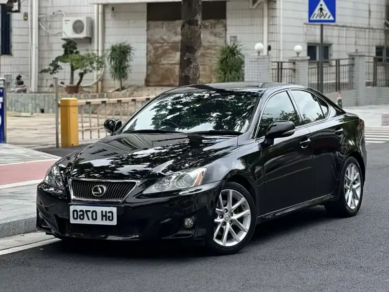 Lexus IS, 2012