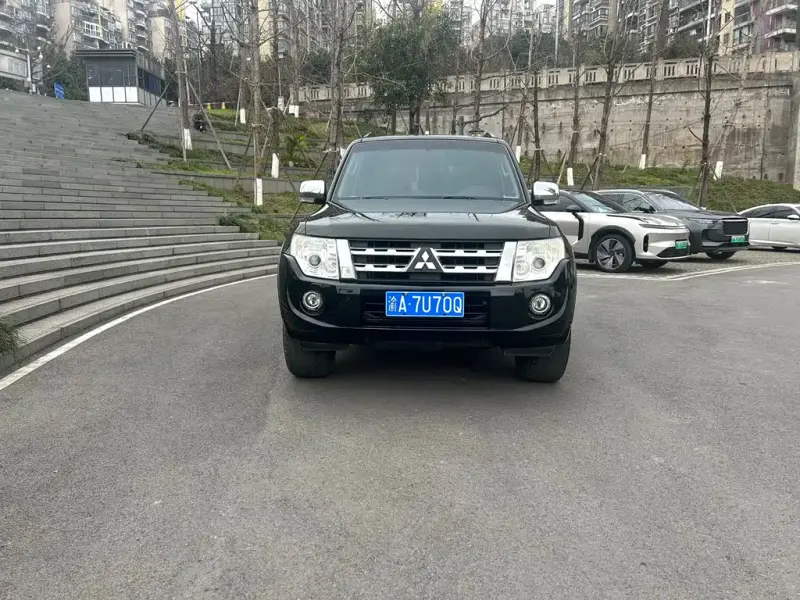 Mitsubishi Pajero (Import), 2012