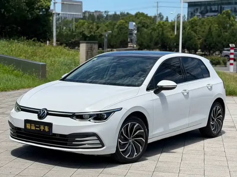 Volkswagen Golf, 2022