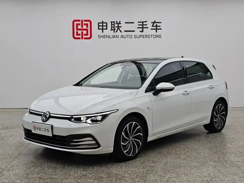 Volkswagen Golf, 2024