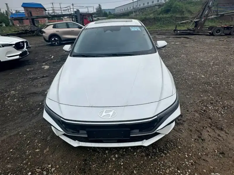 Hyundai Elantra, 2025