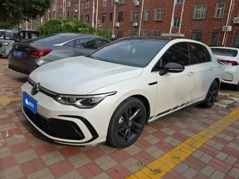Volkswagen Golf, 2022