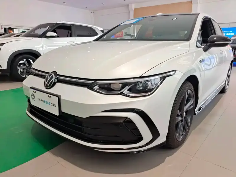 Volkswagen Golf, 2024