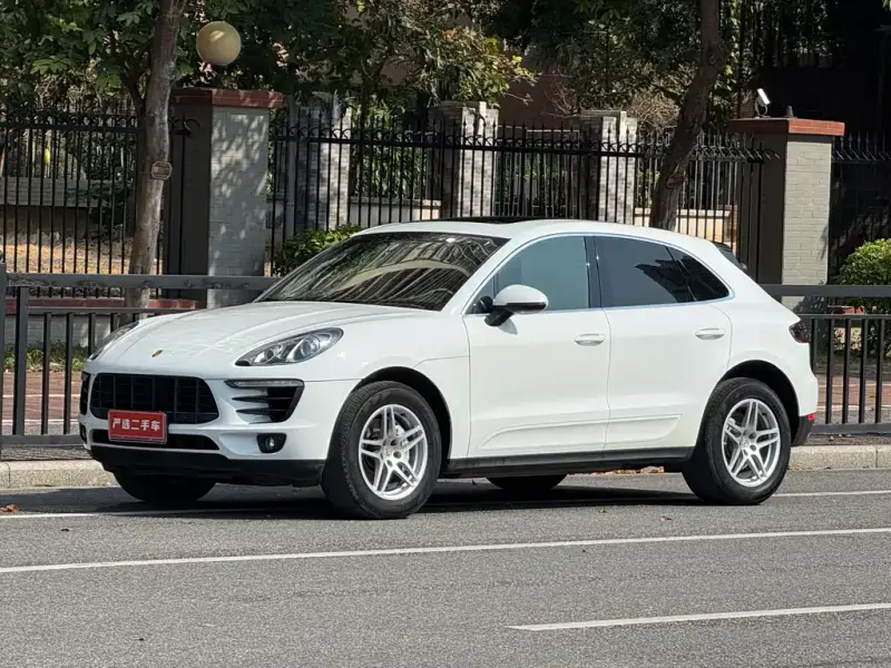 Porsche Macan, 2015