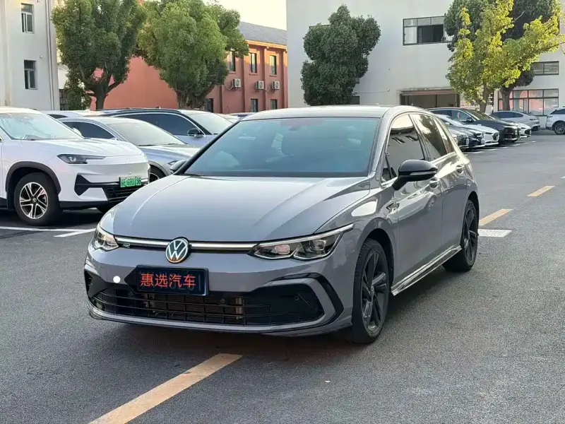 Volkswagen Golf, 2024
