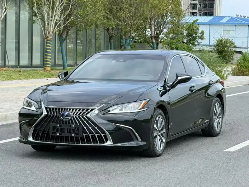 Lexus ES, 2022