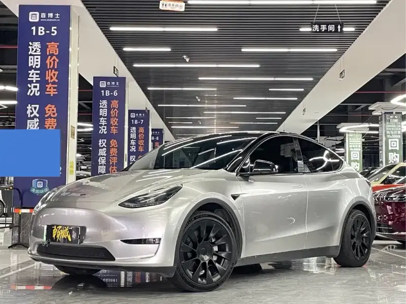 Tesla Model Y, 2023